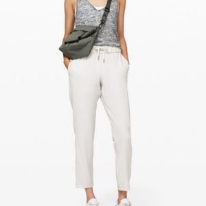 NWT Light Grey Lululemon On the Fly Pant Non-Woven